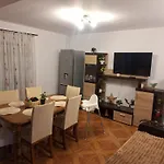 Casa Iulian 度假居 *